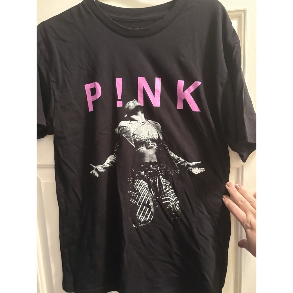 Pink - Tour 2023 - Black Shirt - 2 Sided Medium Tour Dates Excellent
